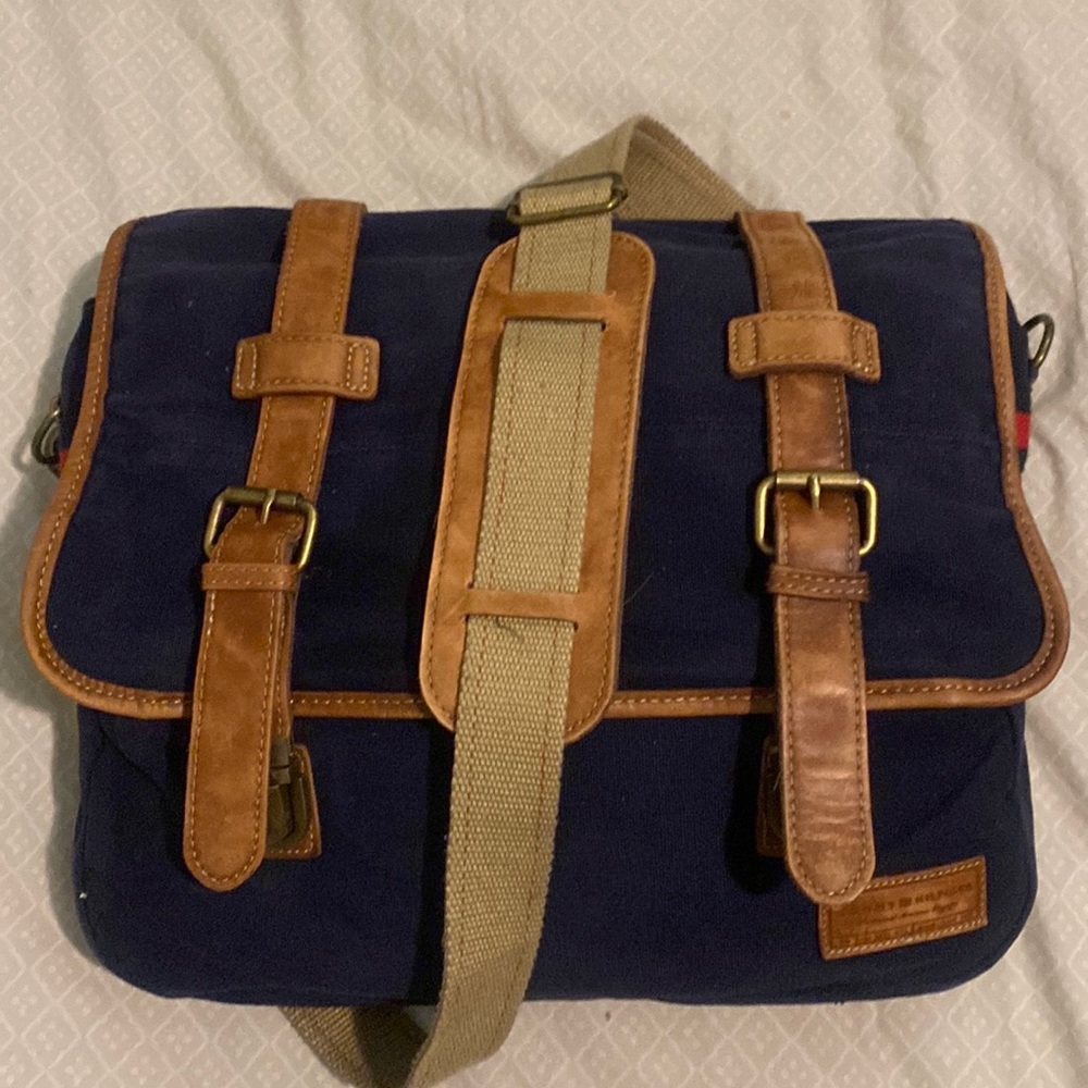 Large tommy Hilfiger vintage traditional messenger bag